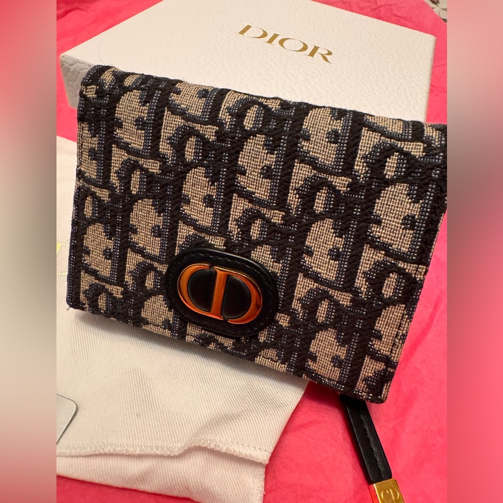 Christian Dior 30 Montaigne Dahlia Wallet